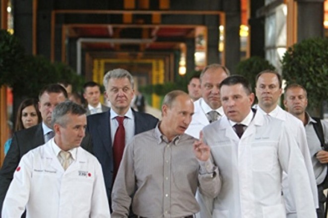 Владимир Путин в завод “Етерно” в Челябинск.