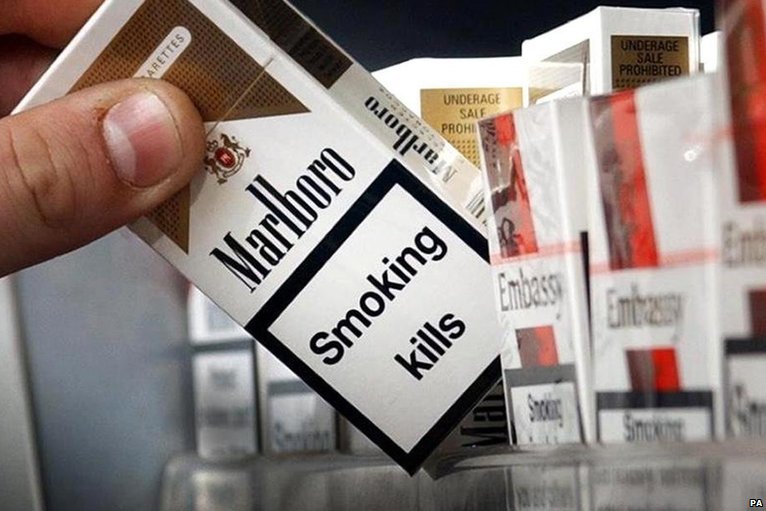 Учени плащат на пушачи да спрат цигарите