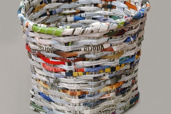 Деца рециклират стари вестници
