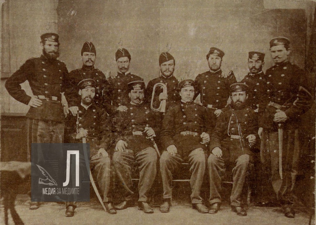 Васил Левски (вторият седнал отдясно) сред другари от 2-ра българска легия в Белград 1867 г.