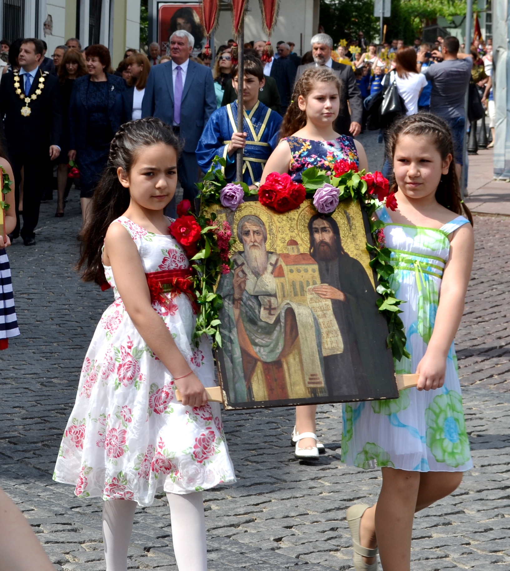 Велико Търново отбеляза 24 май с празнично шествие