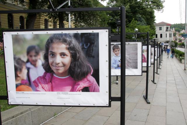 Откриха фотоизложба, посветена на сирийските деца бежанци