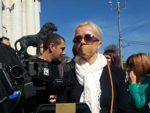 Служителите на TV7 и NEWS7 на мълчалив протест пред СГС