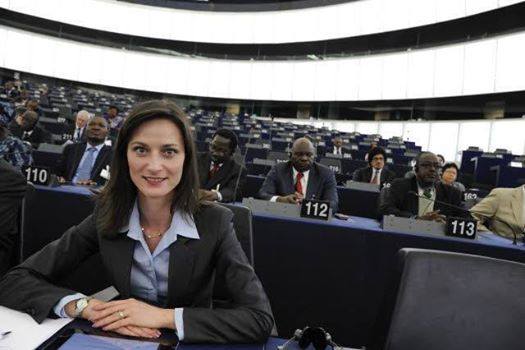 Мария Габриел води евролистата на ГЕРБ и СДС