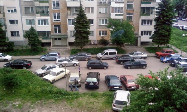 “Аз не паркирам в зелените площи” погва наглеците в София