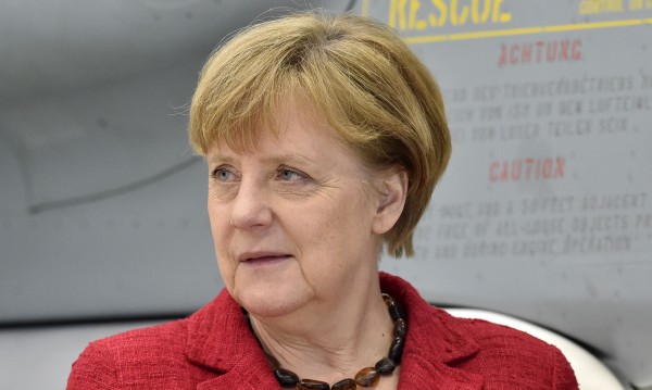 Меркел зове: Със солидарност и решителност срещу терора