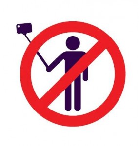 selfie-stick-ban-2-640x640