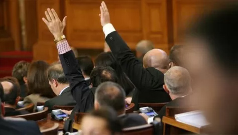 Парламентът приема процедурата за избор на членове на СЕМ