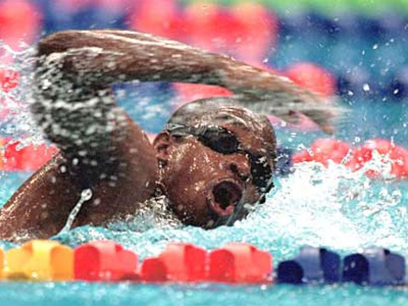 Олимпийски плувец едва не се удавил