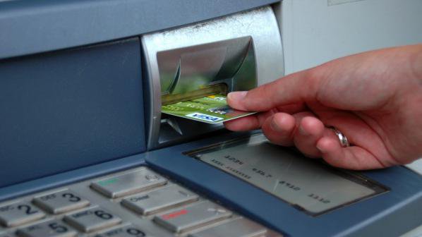 За теглене от банкомат, за плащане с карти, за таксите на банките …