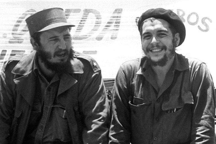 Символите на кубинската революция: команданте Фидел и команданте Че Гевара (ел Че)