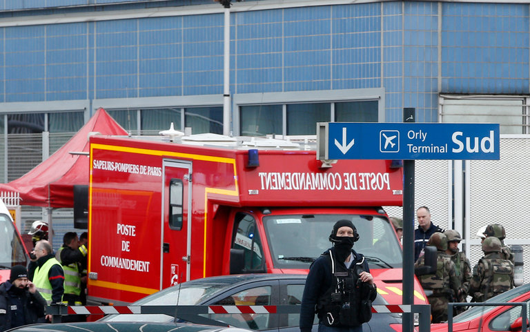 Извънредно: Евакуират летище “Орли”