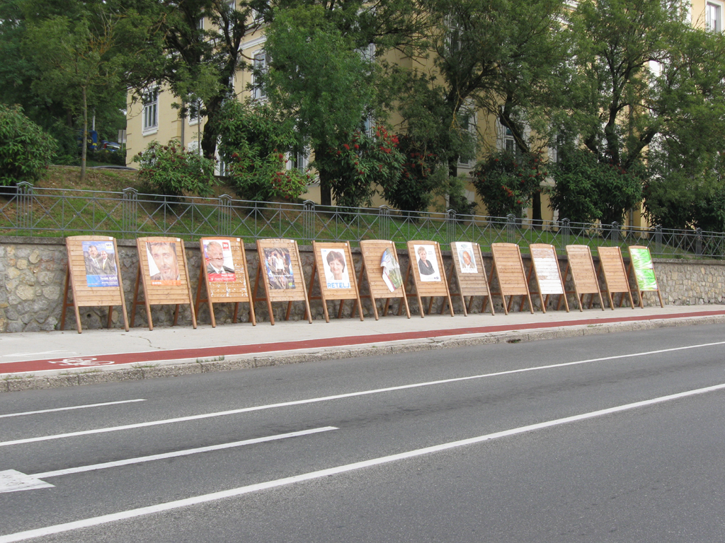 Седем партии “забравили” да свалят предизборните си плакати в срок