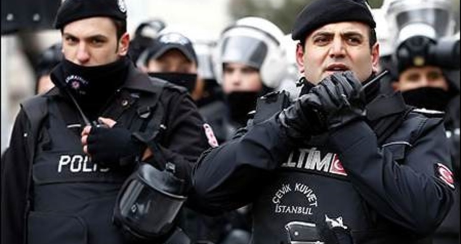 Турция хвана трима полицаи и журналист, бягащи към България