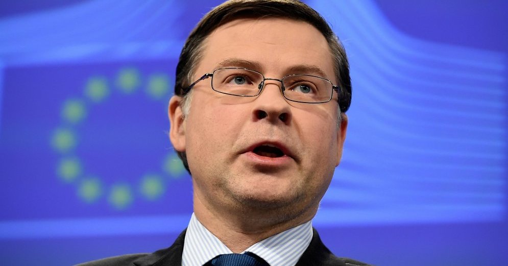 Европейският комисар за еврото, финансовата стабилност, банковите услуги и социалната политика Валдис Домбровскис 
