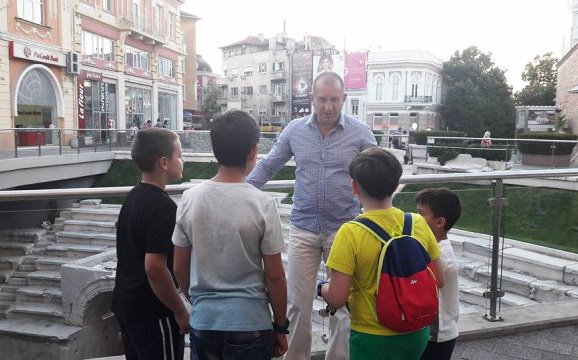 Президентът Радев инкогнито в Пловдив