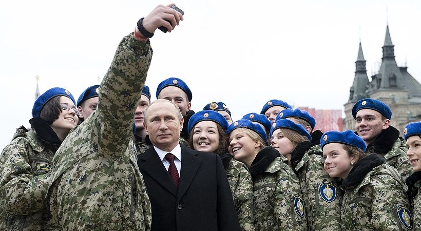 Русия забрани селфитата в армията