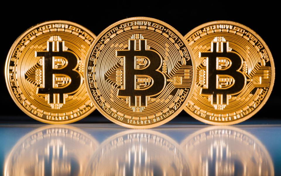 Bitcoin надхвърли 14 хил. долара