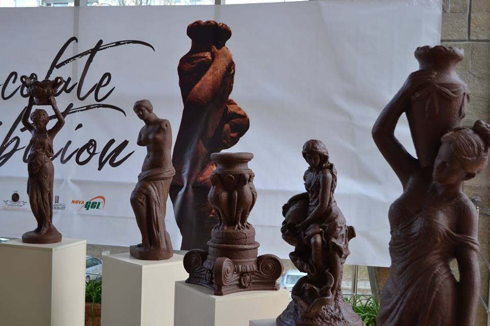 Скулптури от шоколад подреди в изложба шеф Ради Стамболов във В. Търново