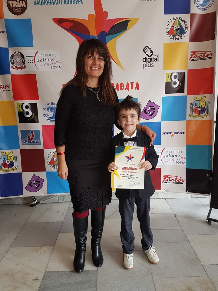 Великотърновецът Иван Мишев от Студио „Елита”  спечели златен медал на песенен конкурс в столицата