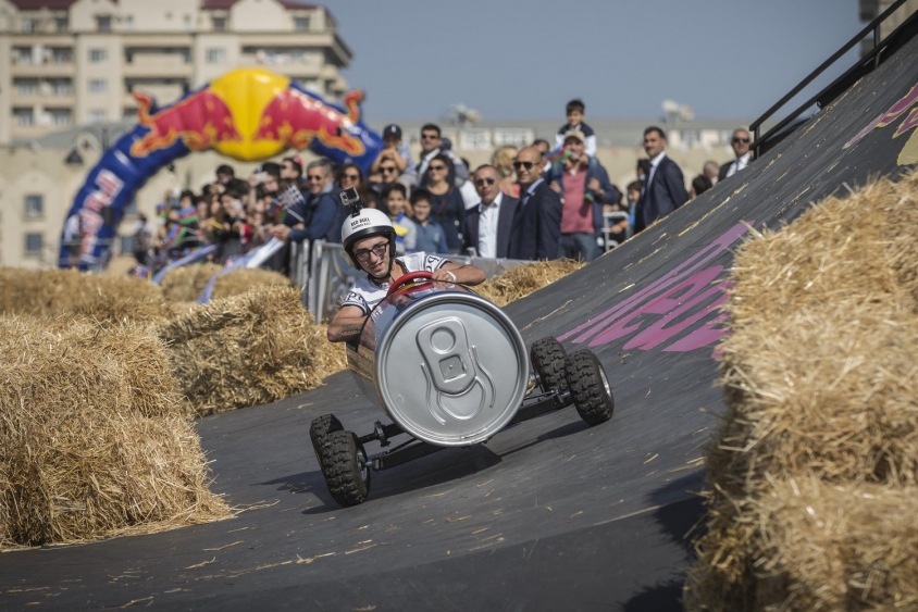 Безмоторното състезание Red Bull Soapbox се завръща на бул. “Черни връх” в София