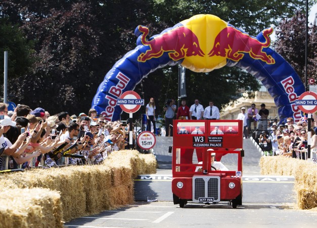 Направи си сам: състезанието със самоделни колички Red Bull