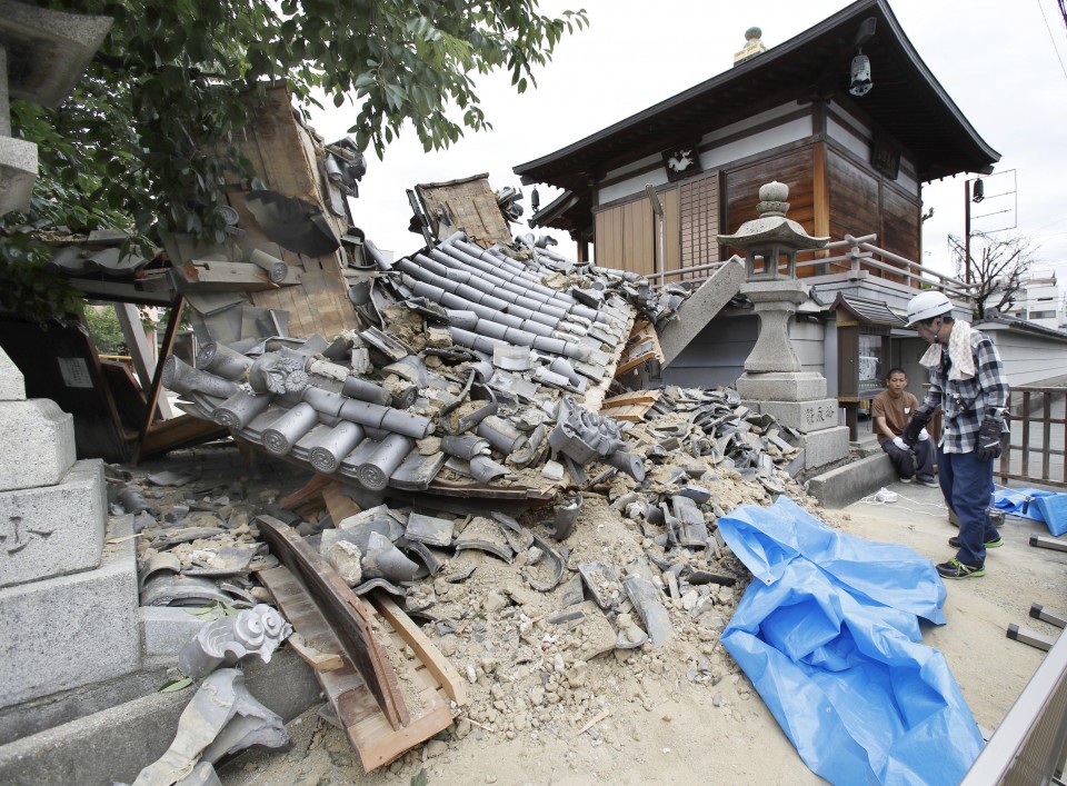 Мощното земетресение в Осака, има загинали и ранени