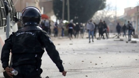 Журналист се самозапали и предизвика масови вълнения в Тунис (видео)
