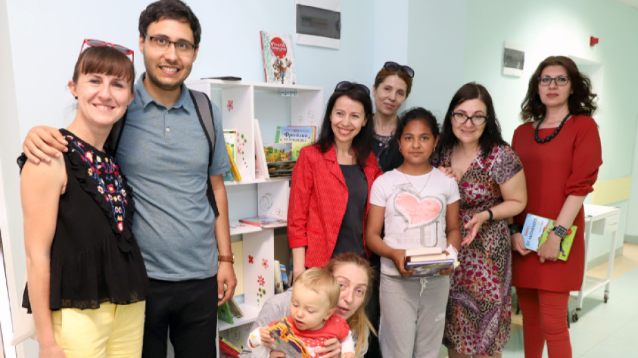 Журналисти от БНР дариха книжки в  Окръжна болница