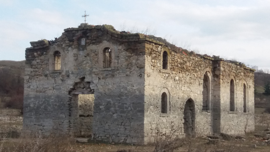 Митрополит Киприан ще отслужи литургия в Потопената църква
