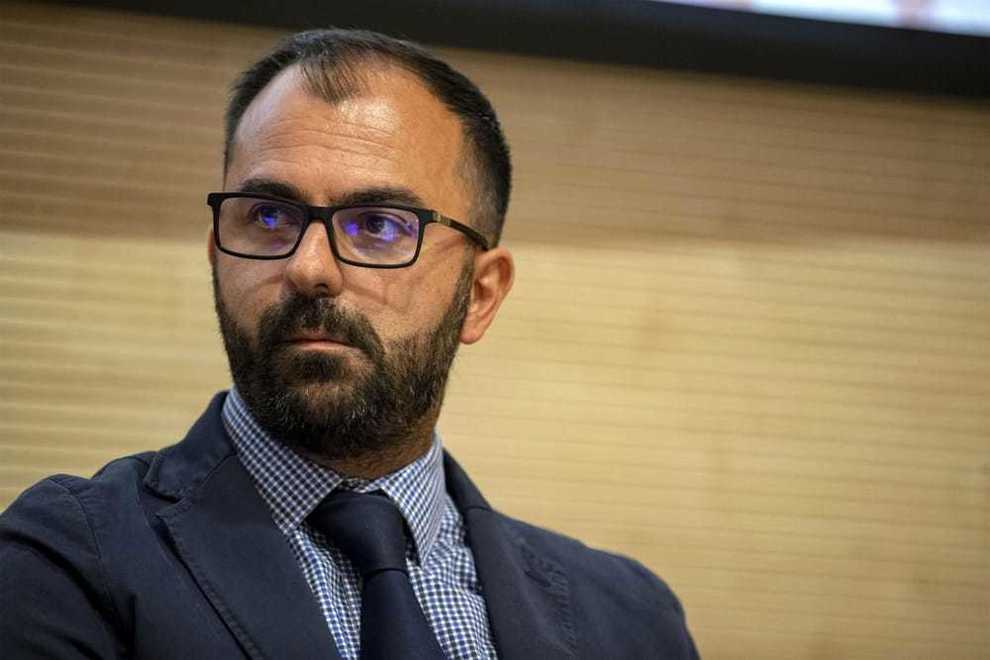 Министърът на образованието на Италия подава оставка