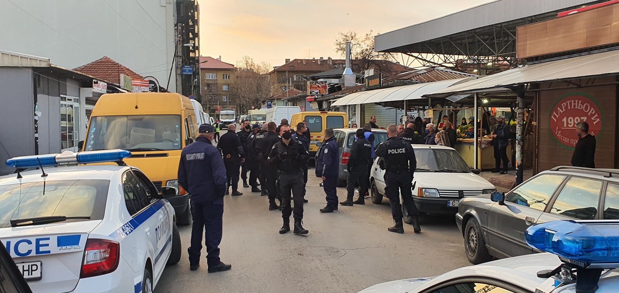 Затвориха и пазар “Красно село” с полицейски сили и бунт