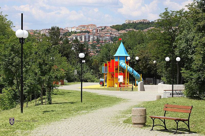 Отварят парковете във Велико Търново от утре