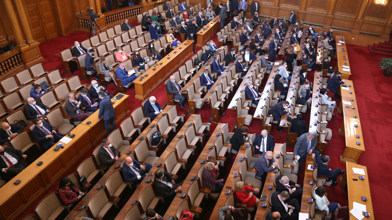 Депутатите искат доклад от Гешев превишава ли си правата