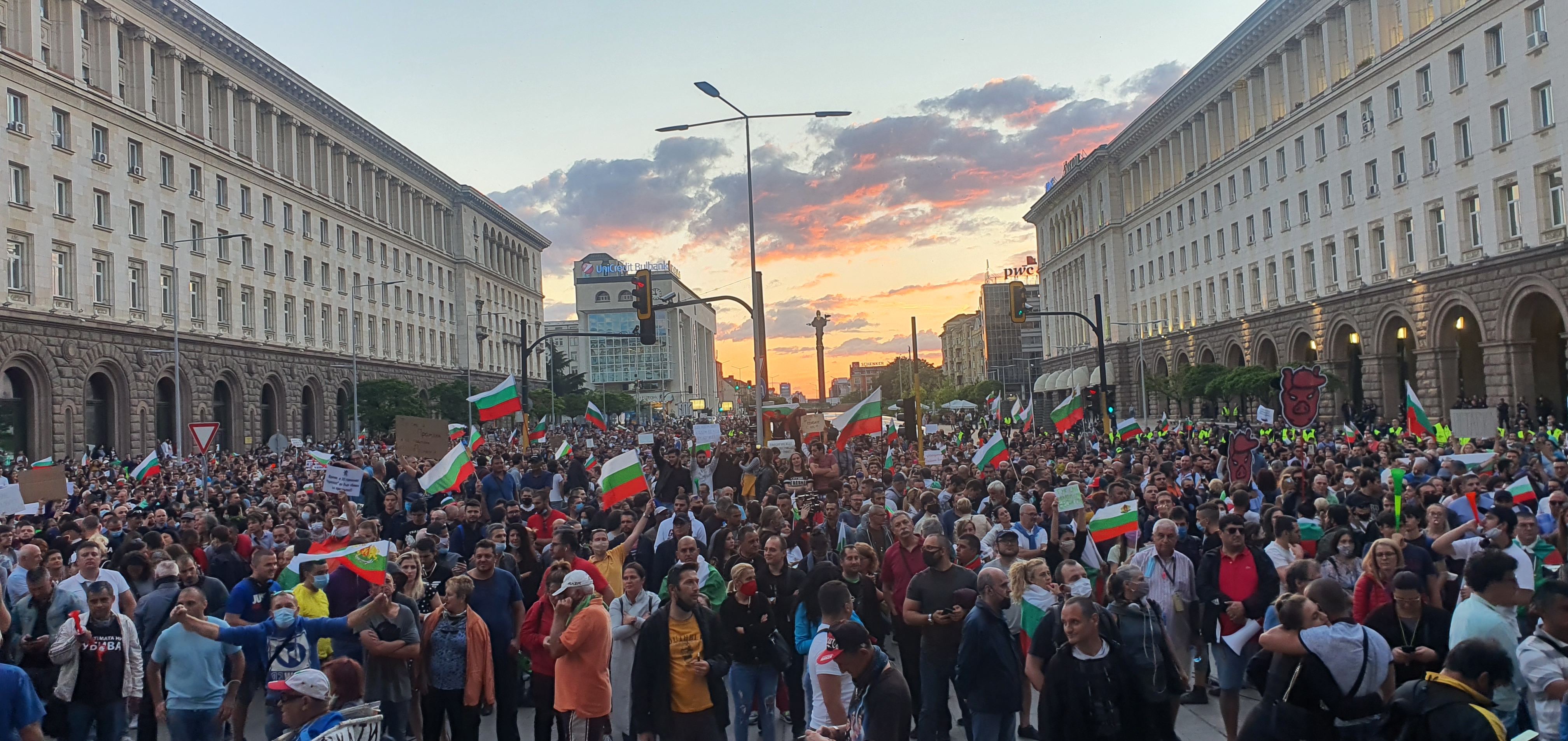 Politico: САЩ подкрепиха протестите в България