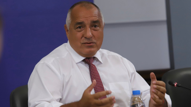Борисов забрани на младежите от ГЕРБ да го бранят като Доган на “Росенец”