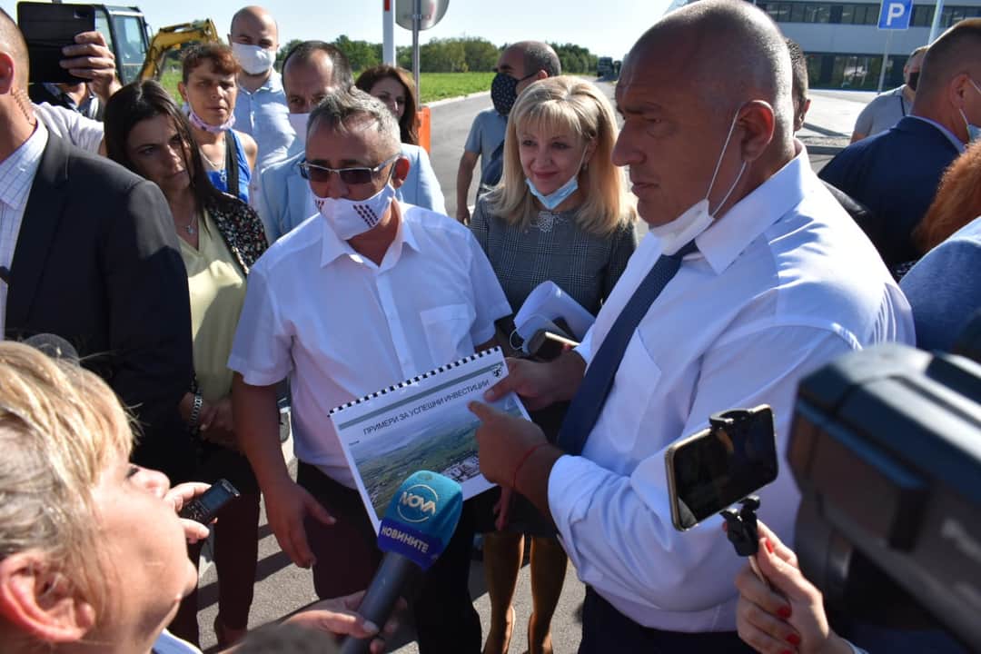 Борисов със съвет към медиите: да излъчват на живо и строежите на пътища, не само протести