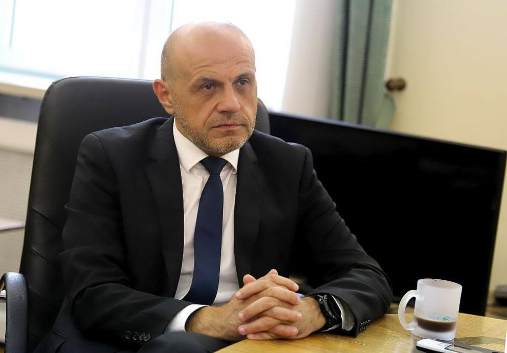 Дончев: Вариант е и оставка на кабинета в края на септември