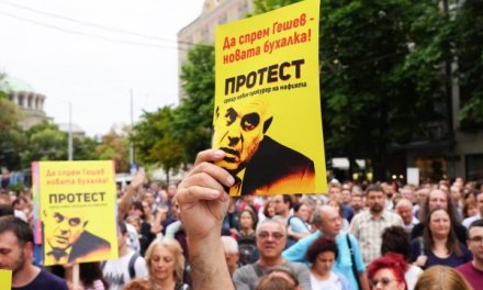 Протестиращи искат оставката на Гешев на събранието на прокурорите