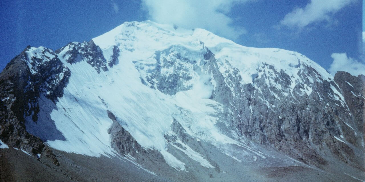 Преди 35 години търновски алпинисти изкачиха връх Комунизъм/Гармо/ в Памир