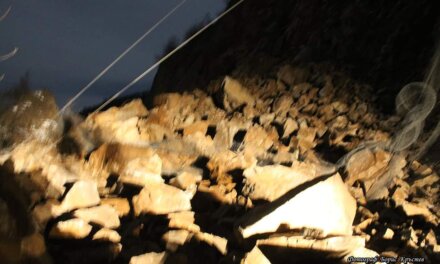 Скали затрупаха пътя през Искърското дефиле СНИМКИ
