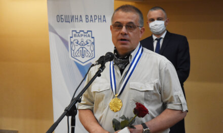 Наш колега взе най-голямото отличие на Варна за журналистика