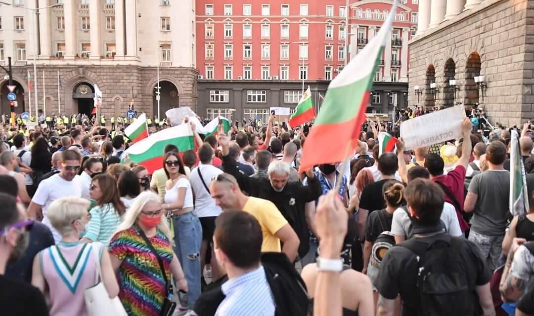 Чужди медии: След лятото на протеста в България дойде пролетта на разкритията