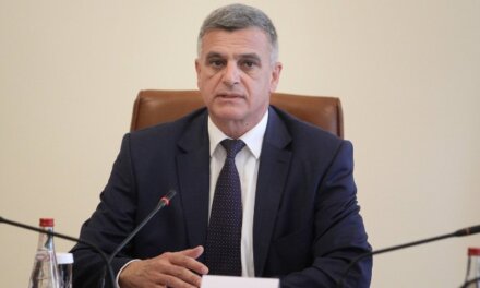 Стефан Янев назначи нови трима министри