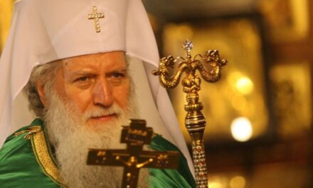 Патриарх Неофит посреща 76 години в уединение и молитва
