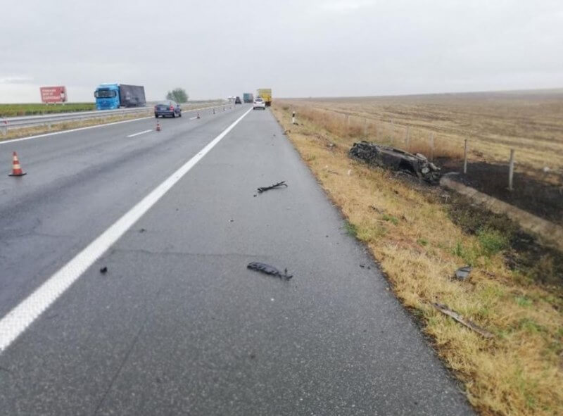 Мъж загина в катастрофа между лек автомобил и автобус във Варненско