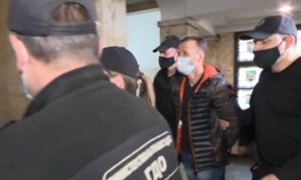 Борислав Колев който е обвинен в пране на пари над 53 млн. лева, за източването на АМ “Хемус”припадна в съда
