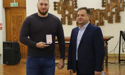 Деян Гемижев и Николинка Бояджиева са носителите на наградата „Спортист на годината“ на В.Търново
