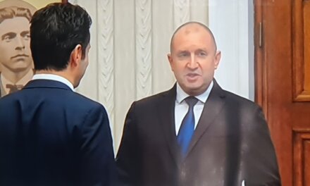 Радев връчи мандата на „Продължаваме промяната”, Петков е номиниран за премиер