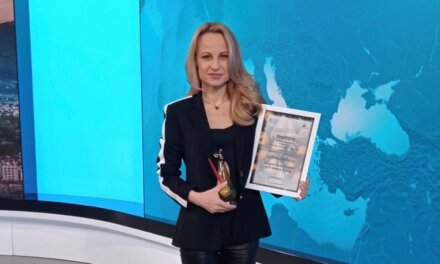 Наградиха  Мария Цънцарова с голямата награда „Валя Крушкина – журналистика за хората “ 2021